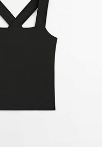 Haut noir sans manches avec larges bretelles croisées dans le dos, ourlet droit, présenté sur fond blanc.