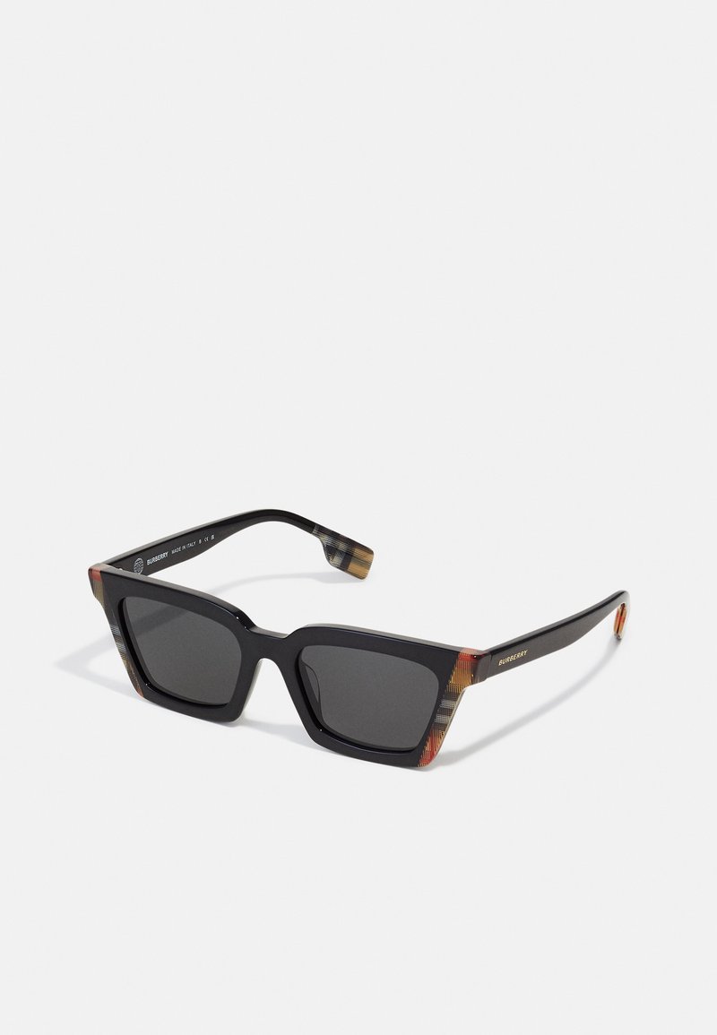 Black sunglasses with angular design. Tortoiseshell pattern on the temple tips. Dark lenses. Made from plastic with a polished finish.