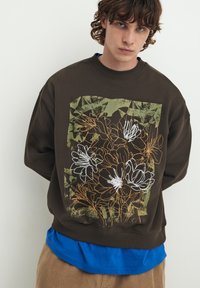PULL&BEAR Mikina - brown