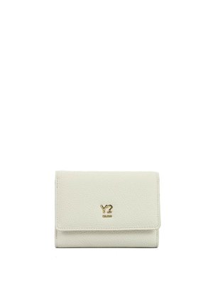Portafoglio in pelle bianca con trama, dotato di una patta pieghevole e piccolo logo dorato "Y? Milano" centrato sul davanti.