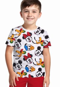 T-shirt bianca con stampe di cartoni animati di Topolino, Minnie, Paperino e Pippo nei colori nero, rosso, verde e giallo.