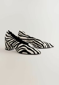 Klasiski papēži - zebra
