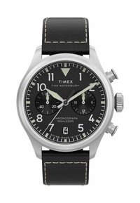 Timex Waterbury kronograaf kellaga must dial, hõbedane korpus, must nahkrihm, kuupäevaaken kell 6 juures ja kaks alatsüklit.