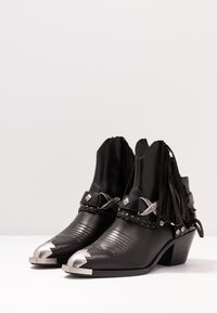Ash Botines camperos - black