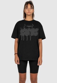 MJ Gonzales METAMORPHOSE  OVERSIZED  - Nyomott mintás póló - black