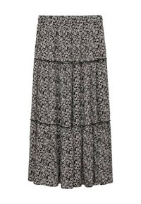 Svart och vit lagerkjol med blommönster, elastisk midja och volangkant. Tillverkad av lättviktigt tyg.