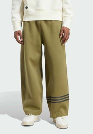 NEUCLASSICS - Tracksuit bottoms - focus olive