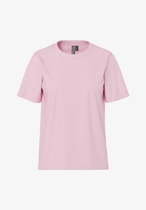 Różowa koszulka z krótkim rękawem, wykonana z miękkiego materiału; posiada okrągły dekolt i prosty krój. Bez wzorów ani akcentów.