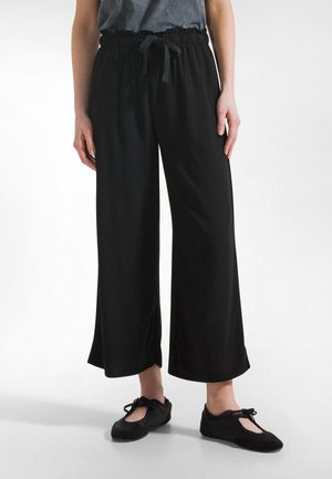CREPE CROP - Tygbyxor - black
