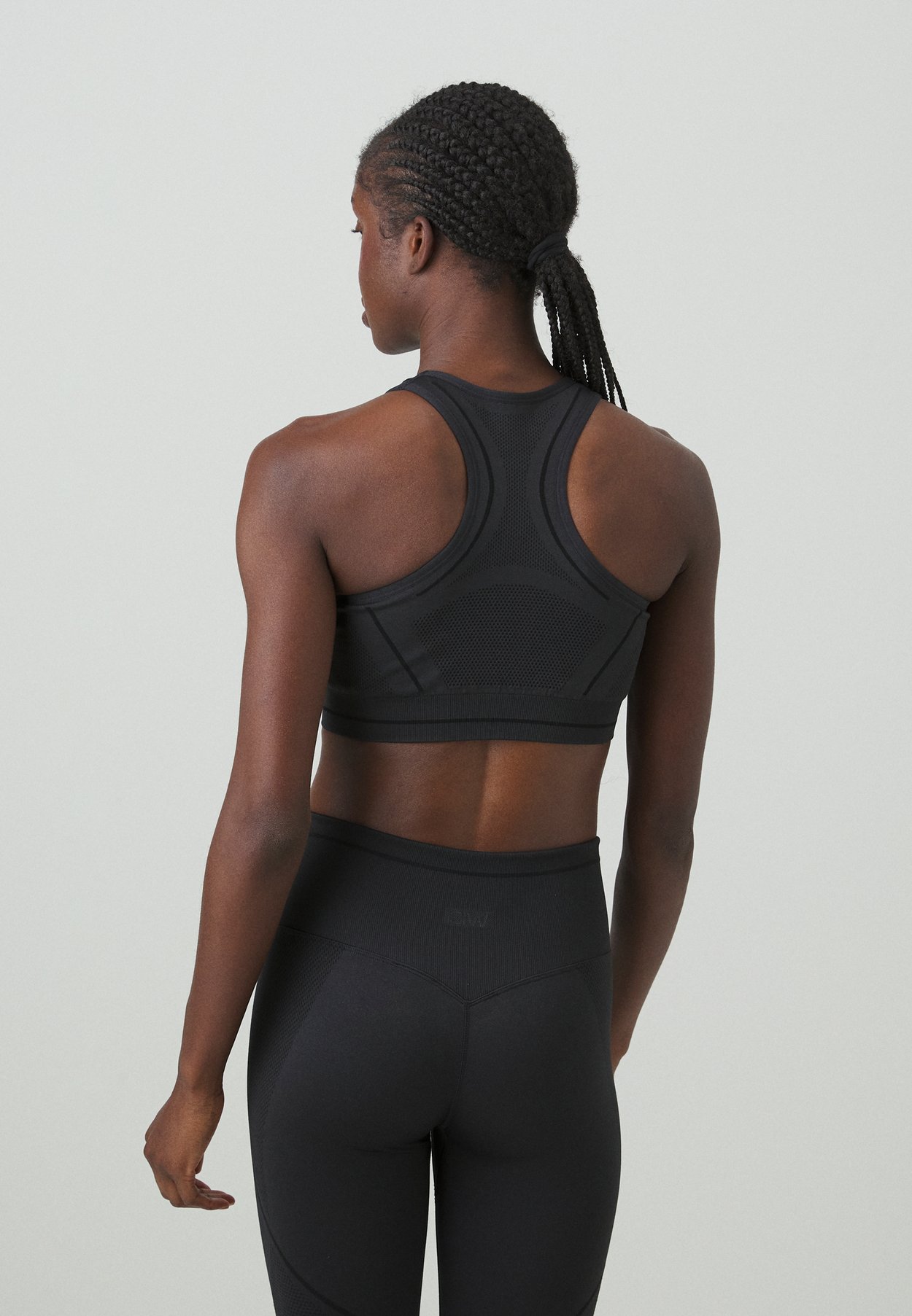 ENDURANCE SEAMLESS BRA