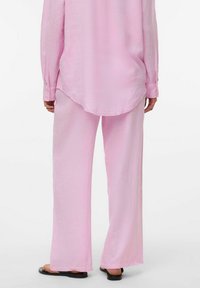 Vero Moda LINN WVN NOOS - Tygbyxor - bonbon