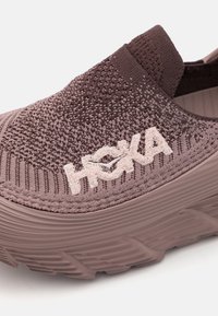 HOKA RESTORE - Polobotky - smoky quartz/quartzite