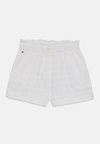 Rövidnadrágok - white