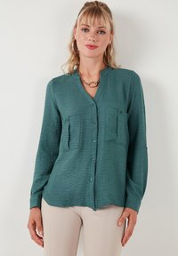 REGULAR FIT - Blusa - emerald green