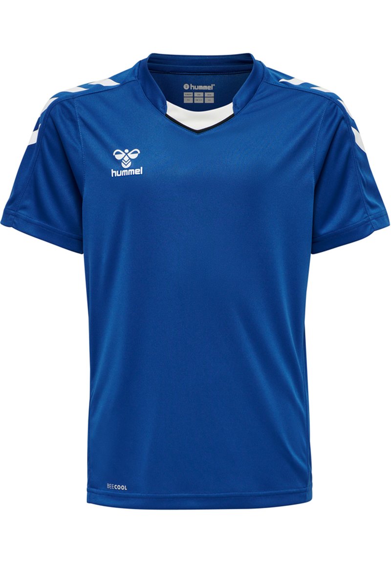 Blå polyester sportströja med korta ärmar, v-ringning, vita axelränder och en liten logotyp på bröstet.
