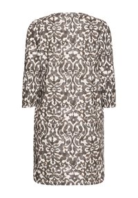 Drukāta kleita ar plūstošu, brīvu siluetu. Tam ir krēmkrāsas un brūna grezna raksta shēma uz gaiša fona. Trīs ceturtās piedurknes.