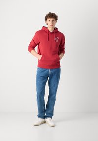Scotch & Soda REGULAR FIT FRONT AND BACK ARTWORK HOODIE - Hoodie - roadside red
