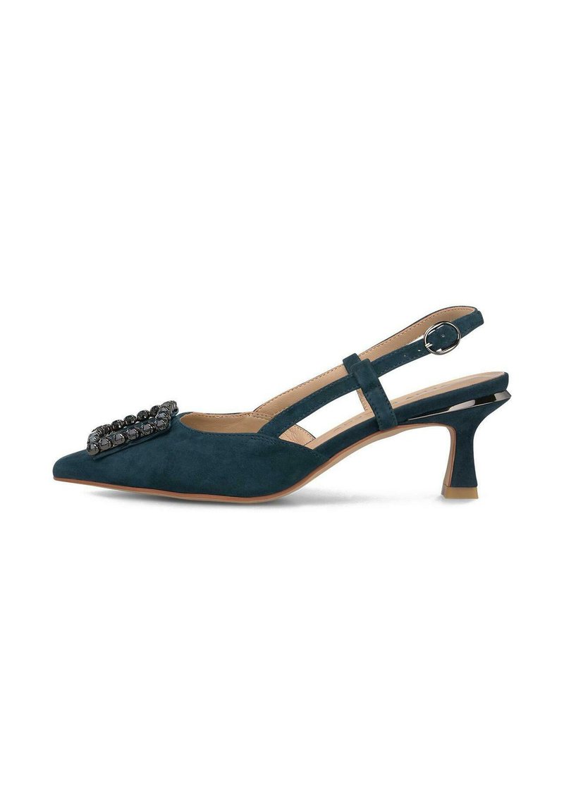 Chaussure slingback en suede teal avec un bout pointu, embellie de détails en pierre noire, petit talon et brides latérales découpées.