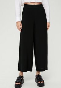 QS CULOTTE  - Broek - schwarz