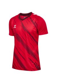 Röd sporttröja i andningsbart material med korta ärmar, med diagonala svarta ränder och V-ringning. Hummel-logotyp visas.