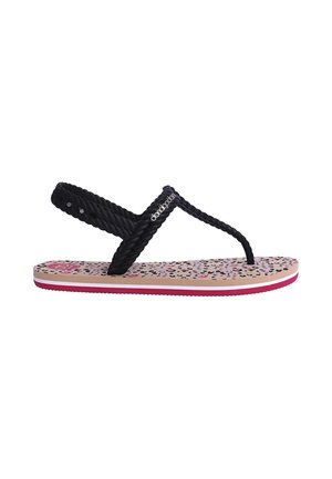 Sandalia infantil con tiras trenzadas negras y plantilla con estampado de leopardo en rosa, beige y negro, con suela rosa y blanca.