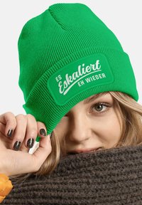 MoonWorks MIT PATCH MIT SPRUCH PARTY ESKALIERT EH WIEDER AUFDRUCK LUSTIG  - Beanie - grün