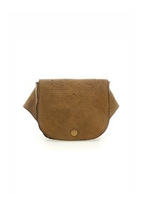 Borsa a tracolla in pelle marrone con chiusura a patta, caratterizzata da cuciture decorative e un logo in rilievo sul davanti. Compatta e dalla texture morbida.