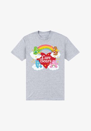 Maglietta grigia chiaro con Care Bears colorati su nuvole, un cuore rosso, arcobaleno e stelle gialle che circondano il testo "Care Bears".