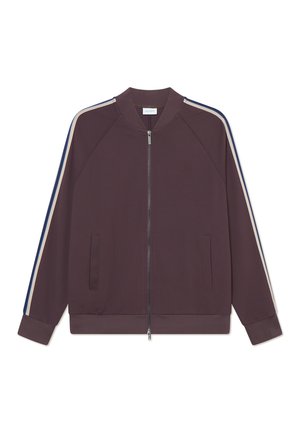 Veste de survêtement bordeaux avec zip intégral, manches raglan, poches latérales et bandes contrastantes en beige et bleu le long des épaules.