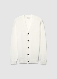 Cardigan blanc en maille avec un col en V, présentant un motif texturé et six boutons foncés sur le devant. Manches longues, bords côtelés.