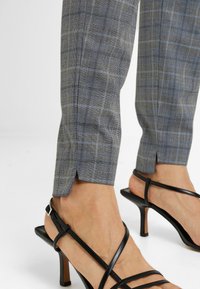 Selected Femme Tall Chinos - grey