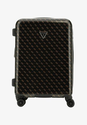 Valigia rigida nera con motivo a logo dorato, emblema del marchio triangolare e quattro ruote nere per la mobilità. Texture liscia e lucida.