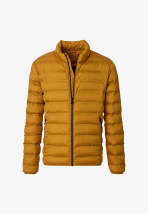 Giacca imbottita trapuntata gialla senape con collo alto, cerniera frontale e tasche laterali con cerniera, mostrata su uno sfondo bianco uniforme.