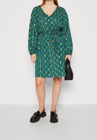 EVOKED VILA Vapaa-ajan mekko - green