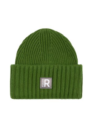 Grüner, gerippter Strickbeanie mit umgeschlagenem Bund und einem quadratischen Patch mit der Aufschrift "#1839 R" in der Mitte vorne.