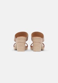 Mis Pepas Pantofle na podpatku - beige