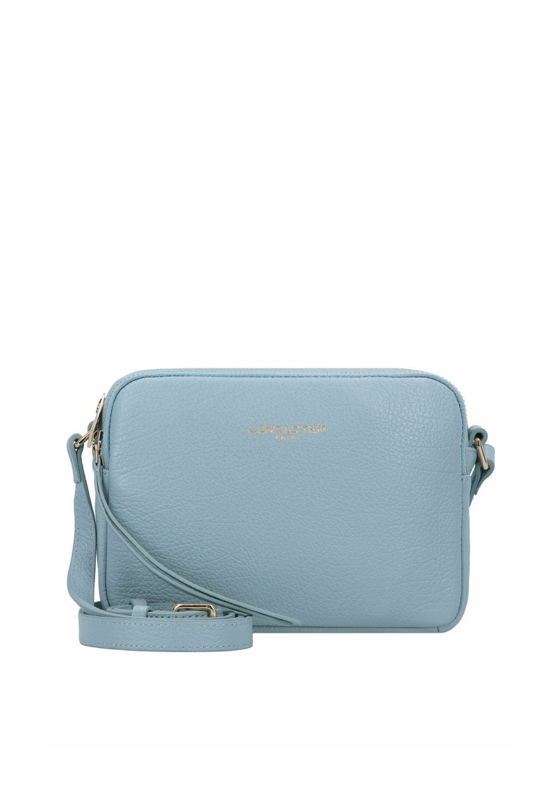 Borsa a tracolla in pelle azzurro chiaro con finitura texturizzata, dettaglio logo dorato e tracolla regolabile. Chiusura con zip nella parte superiore.