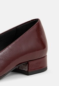 Vagabond Avokkaat - dark red