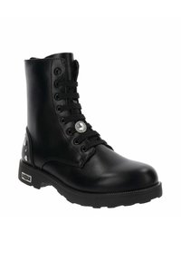 Bota de combate de cuero negro con cierre de cordones en la parte frontal, gema decorativa en los cordones, acentos de clavos metálicos en el talón y suela resistente.