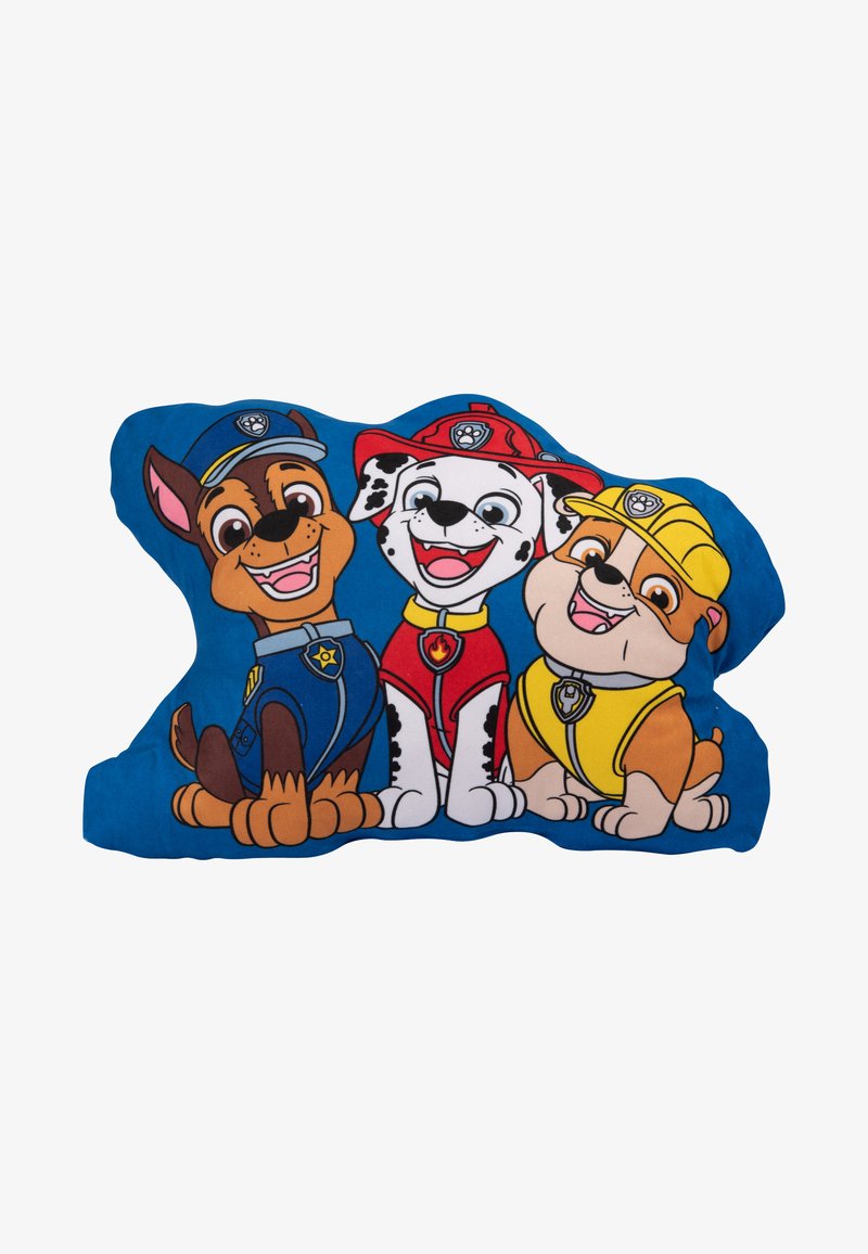 Cuscino blu in peluche a forma di tre cani dei cartoni animati che indossano divise colorate: marrone con un distintivo blu, bianco con un distintivo rosso e fulvo con un distintivo giallo.