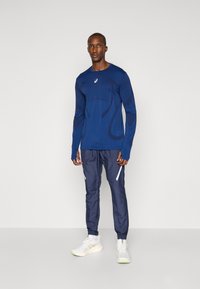 ASICS ROAD granatowy