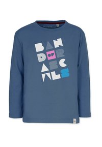 Langärmliges blaues Baumwoll-T-Shirt mit einem grafischen Druck der Worte "BAND of ASC" in variierenden geometrischen Formen und Farben, einschließlich rosa und hellblauen Akzenten.