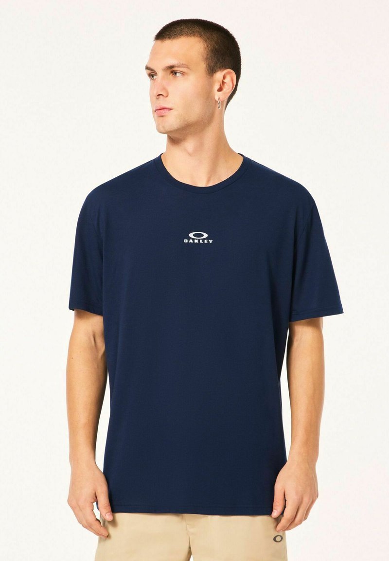 Navy blue short-sleeve t-shirt made of smooth fabric. Features a crew neck and small white "Oakley" logo centered on the chest.