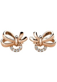 Orecchini in oro rosa a forma di fiocco, con una base circolare adornata da cinque pietre trasparenti. Texture liscia e riflettente e forma elegante.