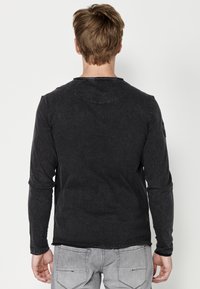 Koroshi Top s dlhým rukávom - black