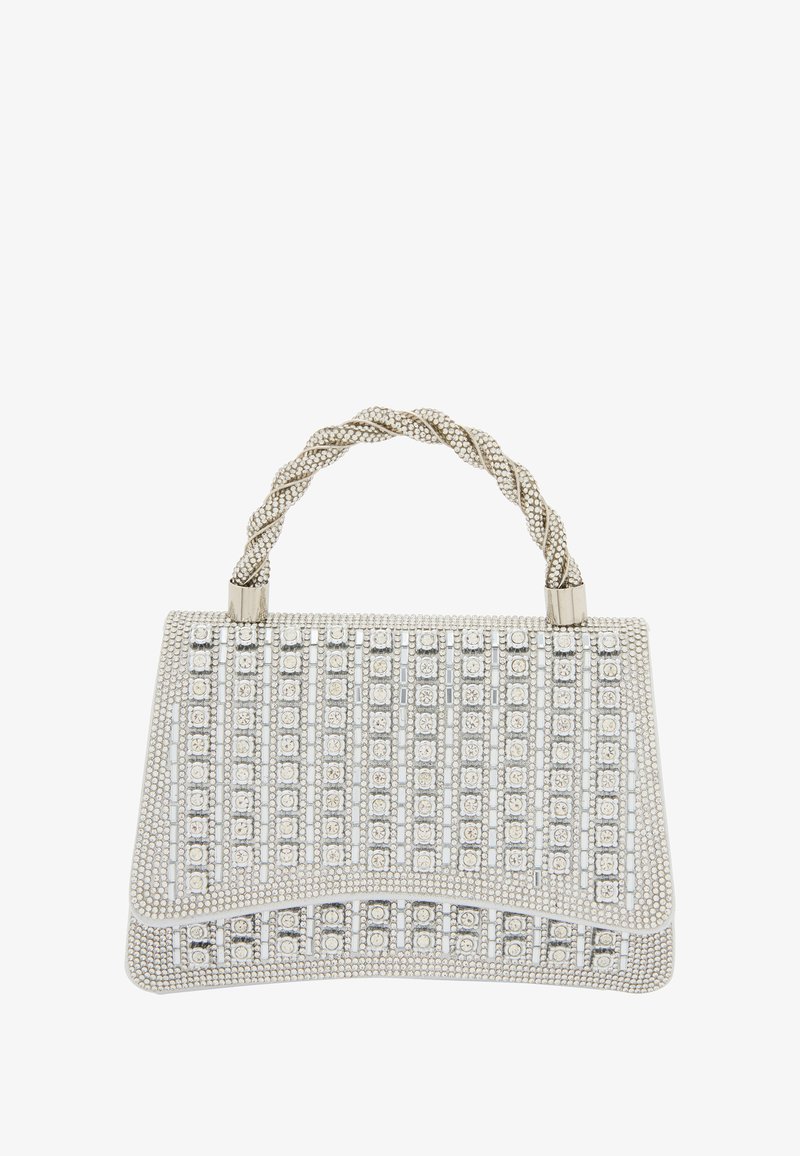Ezüst téglalap alakú kézitáska fonott fogantyúval, amelynek felszíne érdes, négyzet alakú és kör alakú díszítésekkel borított.