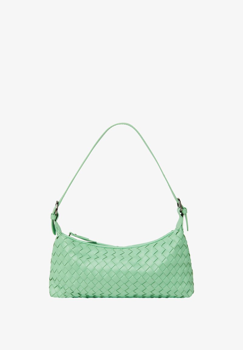 Vævet mintgrøn læderhåndtaske med en buet form, enkelt skulderrem og lynlåslukning. Den strukturerede overflade forbedrer det visuelle udtryk.