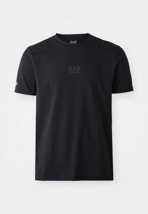 T-shirt preto de manga curta feito de tecido suave, com o logótipo EA7 em uma impressão discreta no peito e um decote redondo.