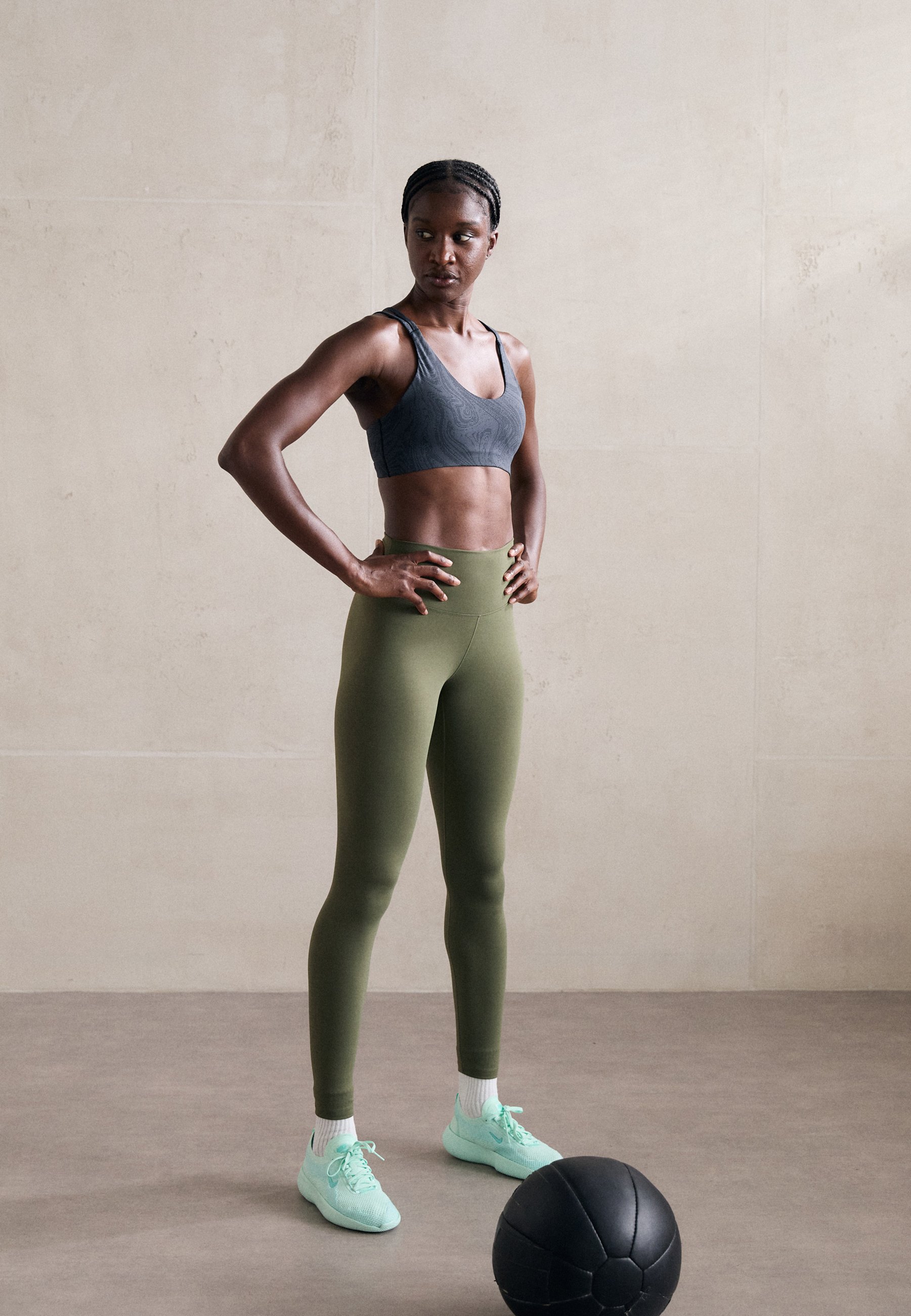 nike sports bra and tights set