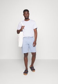 Tommy Hilfiger HARLEM - Calções - daybreak blue